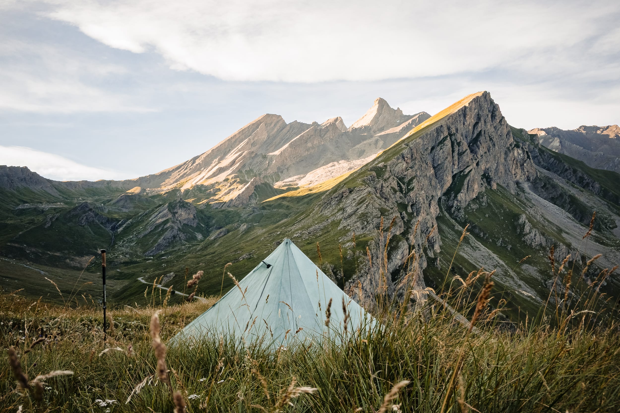 Dyneema Zelt mit Berge im Hintergrund